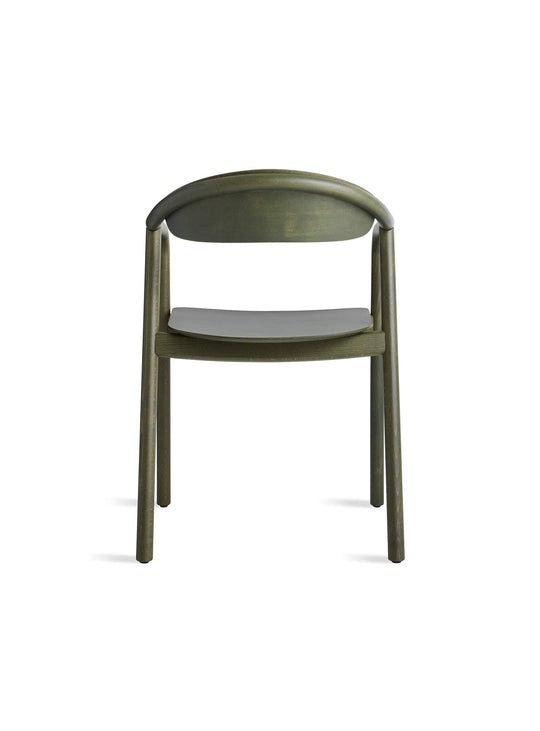 La chaise à dîner Dibs de Blu Dot s’intègre à tous les styles avec élégance. Vert.