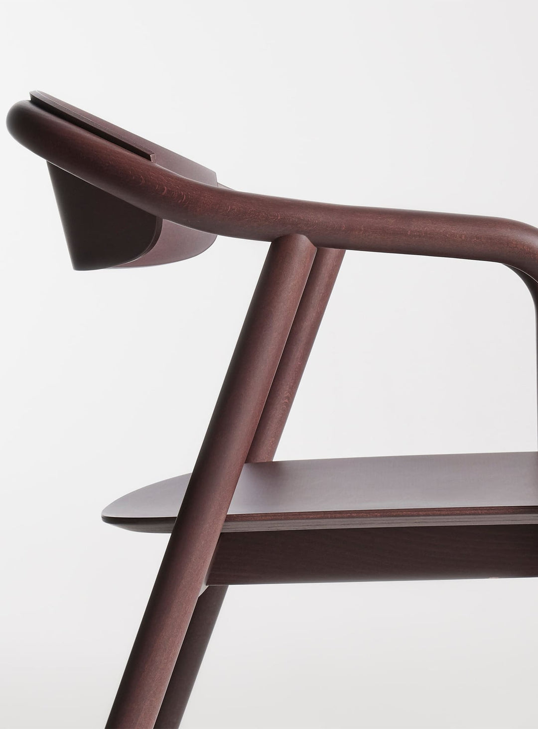 Blu Dot Dibs : chaise à dîner design en bois cintré, parfaite pour repas conviviaux. Rouge.