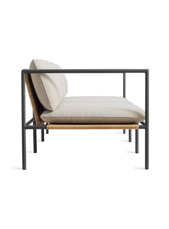 Sofa 3 places Dog Days de Blu Dot tissu Sunbrella® durable et chic. sunbrella linen