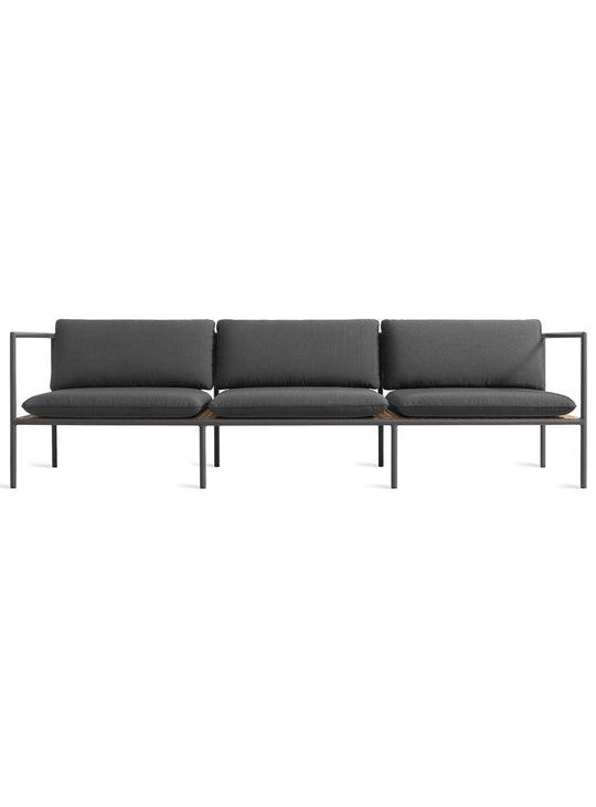 Sofa 3 places Dog Days de Blu Dot aluminium tubulaire et confort premium. sunbrella coal