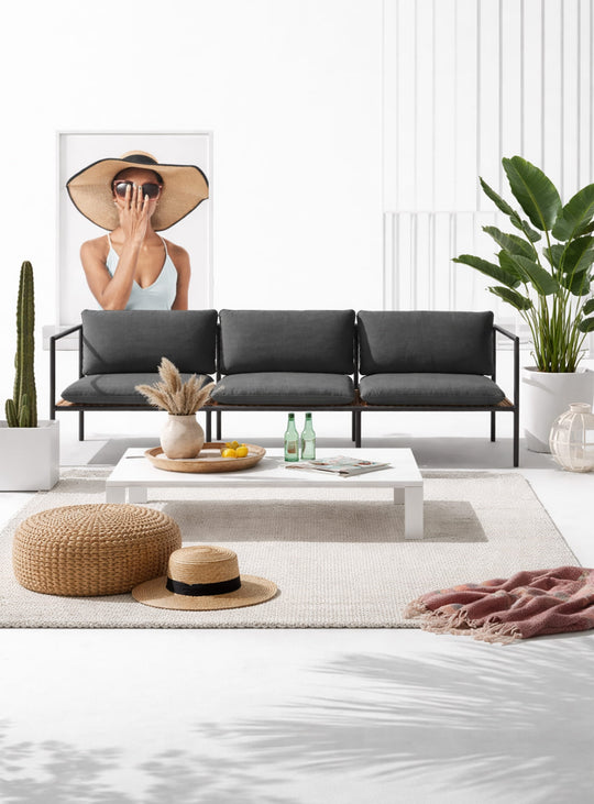 Sofa 3 places Dog Days de Blu Dot canapé extérieur confortable 3 places. sunbrella coal