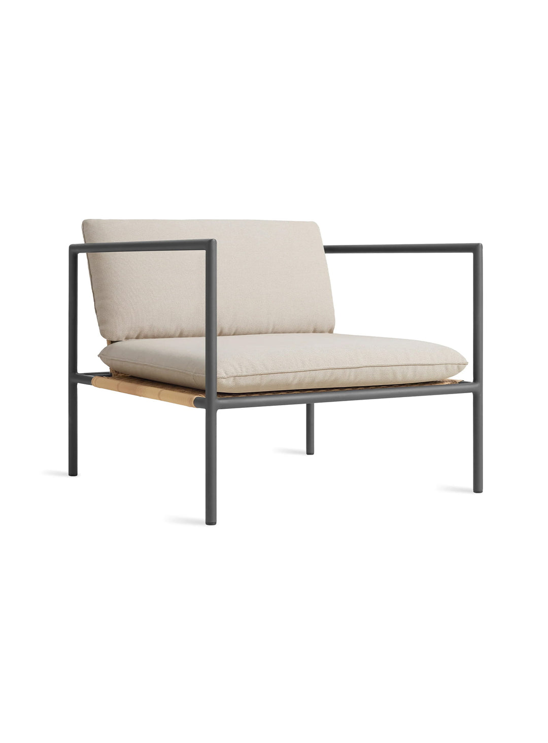 Fauteuil Dog Days de Blu Dot fauteuil extérieur moderne et confortable. sunbrella linen