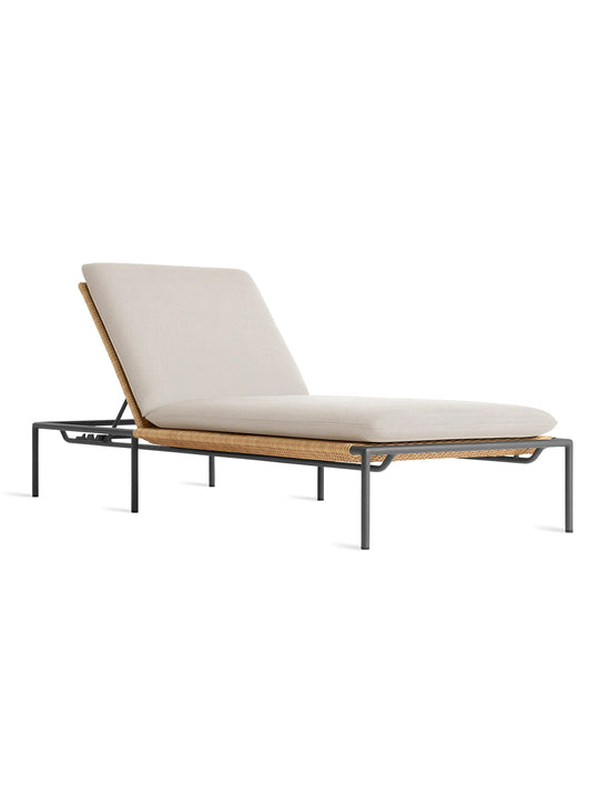 Chaise longue Dog Days de Blu Dot style moderne et matériaux durables. sunbrella linen
