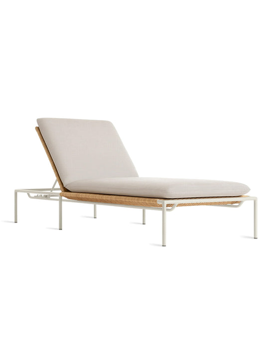 Chaise longue Dog Days de Blu Dot confort et design minimaliste. sunbrella linen