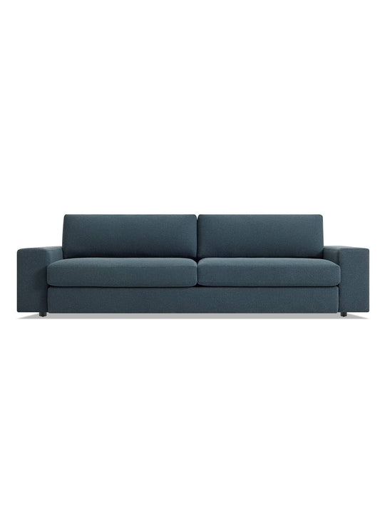 Découvrez le sofa Esker Blu Dot, un canapé design aux lignes douces et intemporelles.