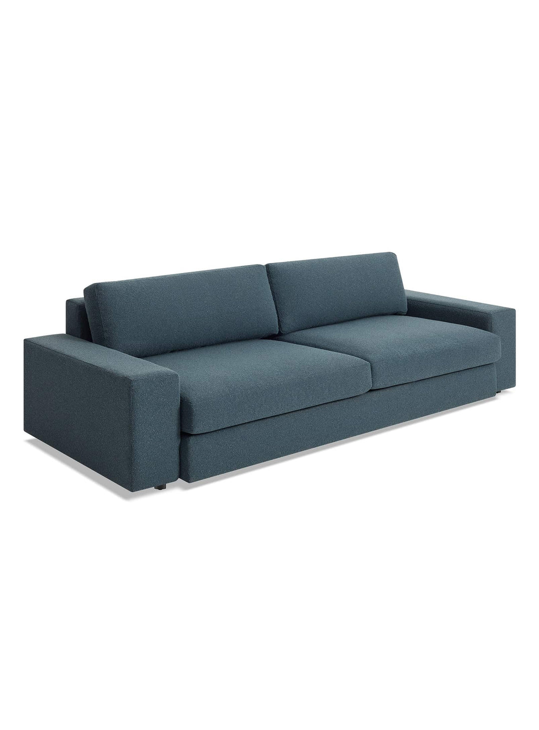 Sofa Esker Blu Dot, un canapé confortable avec assise profonde et larges accoudoirs.