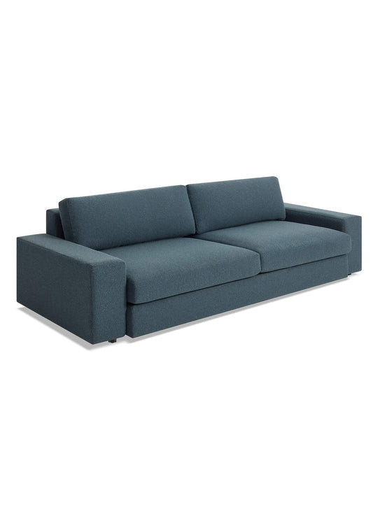 Sofa Esker Blu Dot, un canapé confortable avec assise profonde et larges accoudoirs.