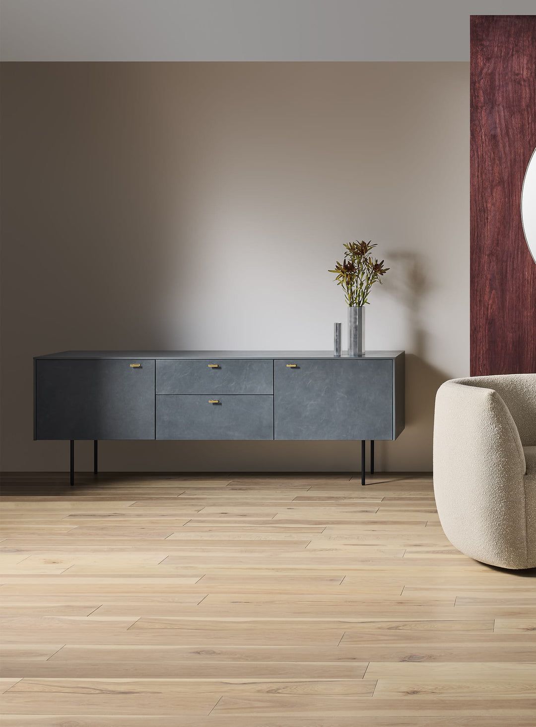 Buffet Fable Blu Dot en bois massif et cuir, design sophistiqué et rangements élégants. bleu