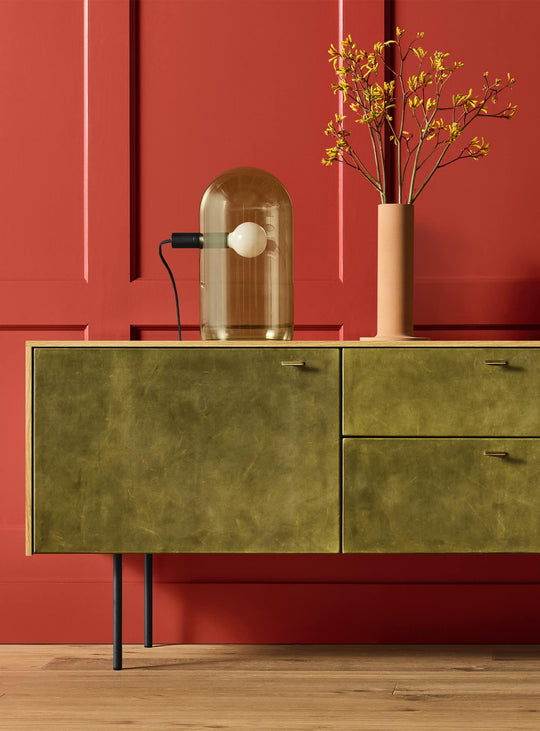 Le buffet Fable Blu Dot apporte une touche sophistiquée à l’espace de vie. vert