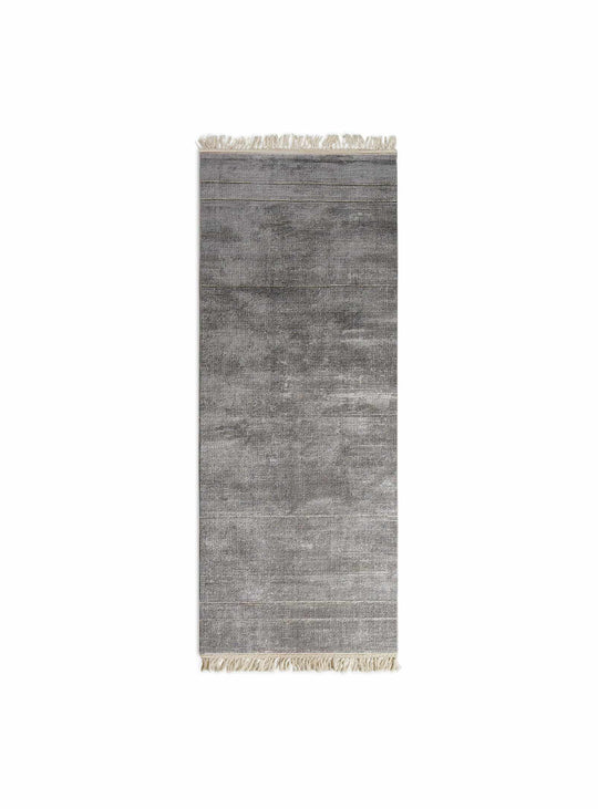 Tapis Fancy Blu Dot : texture dense, éclat doux et savoir-faire artisanal. Bleu glace