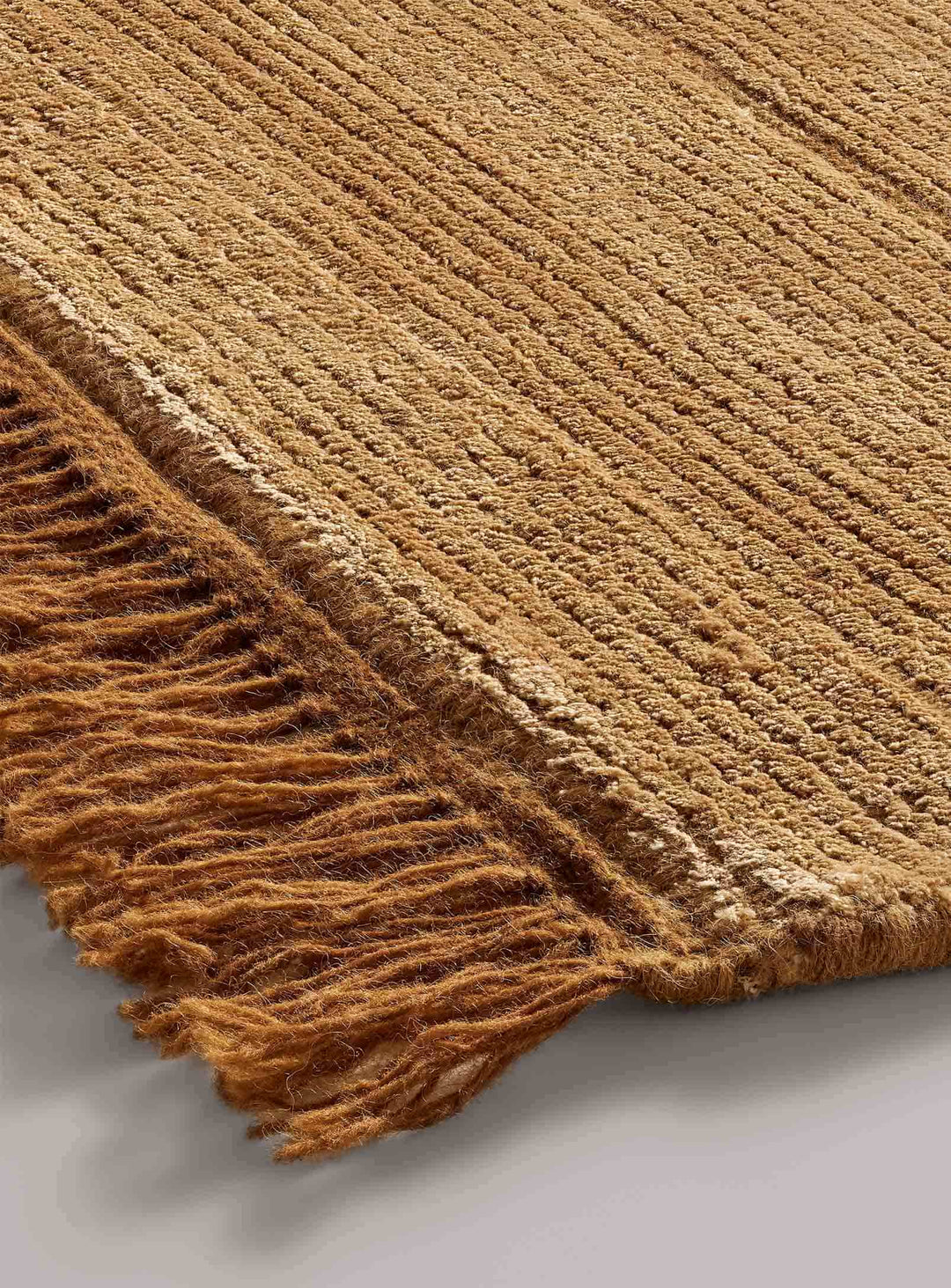 Blu Dot Fancy, tapis artisanal au charme doux et lumineux. Or