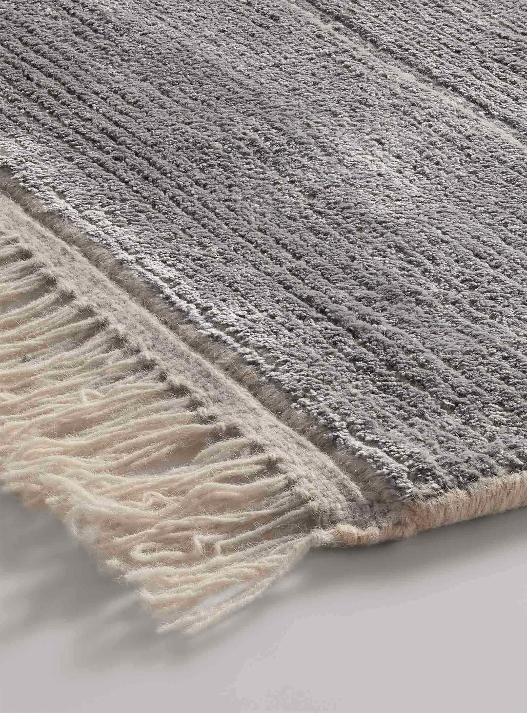 Tapis Fancy signé Blu Dot : alliance parfaite de chaleur et d’éclat. Bleu glace