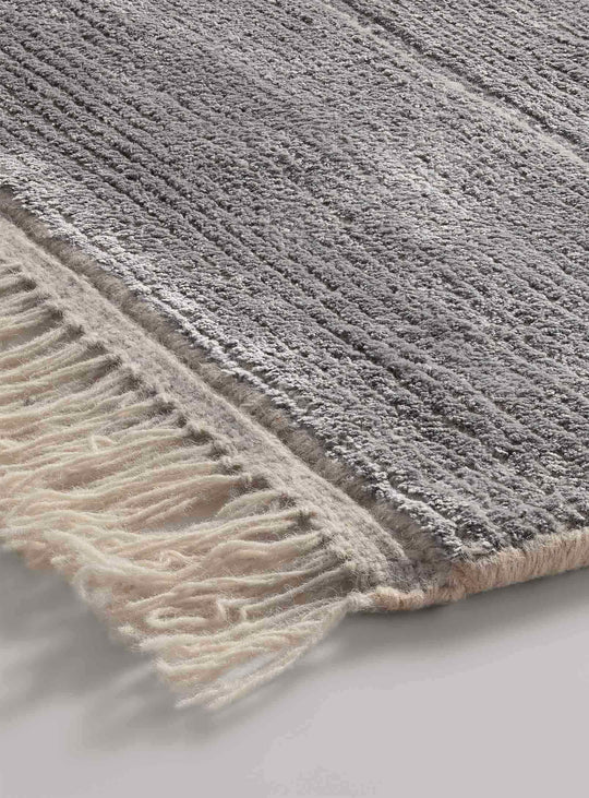 Tapis Fancy signé Blu Dot : alliance parfaite de chaleur et d’éclat. Bleu glace