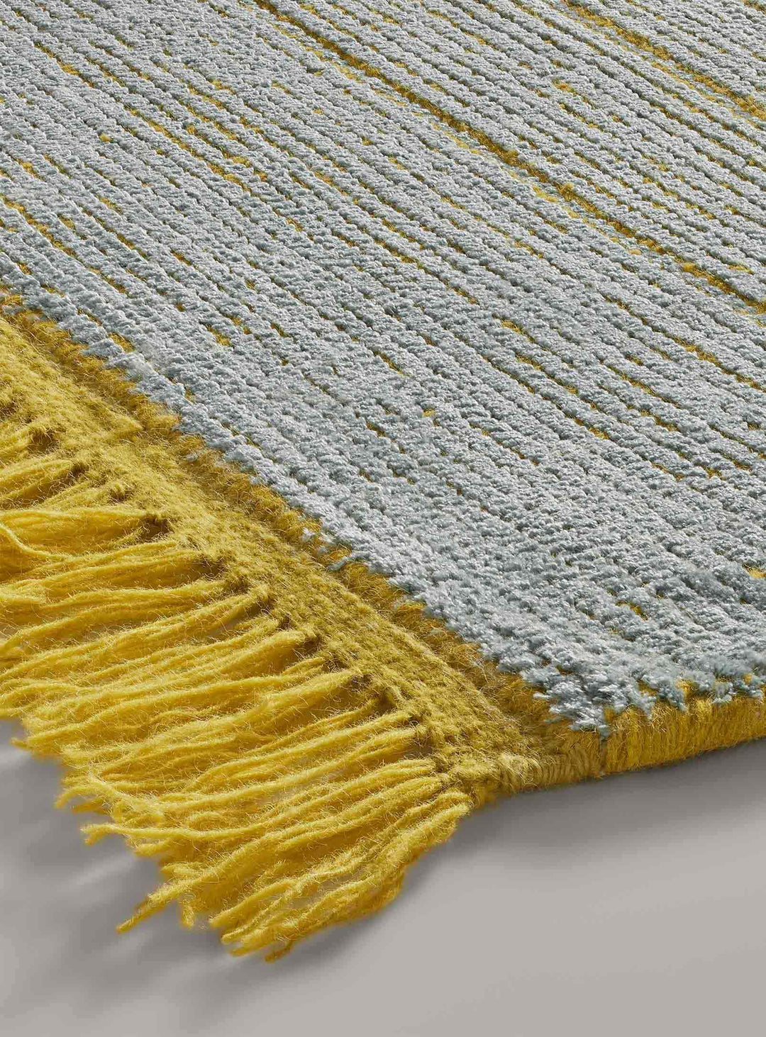 Tapis Fancy de Blu Dot : élégance bicolore et texture moelleuse raffinée. Lime