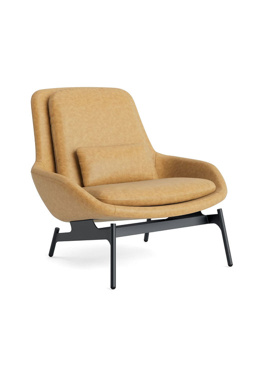 Fauteuil Blu Dot Field : un confort exceptionnel dans une silhouette sculpturale. camel leather