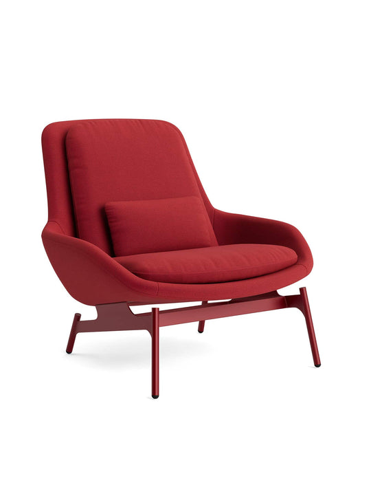 Le fauteuil Blu Dot Field allie confort durable et silhouette contemporaine. maharam mode in kermes