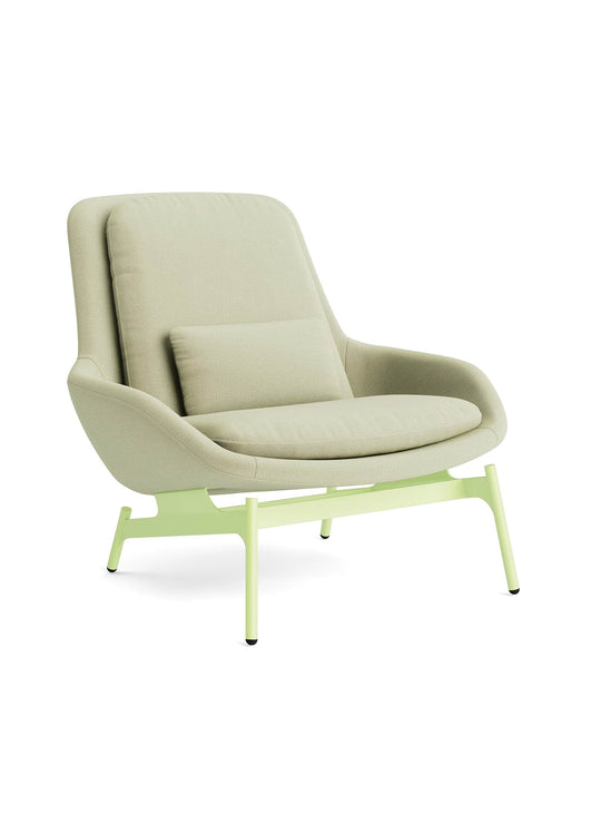 Fauteuil Blu Dot Field : un fauteuil design avec coussins moelleux et soutien lombaire. maharam mode in yucca
