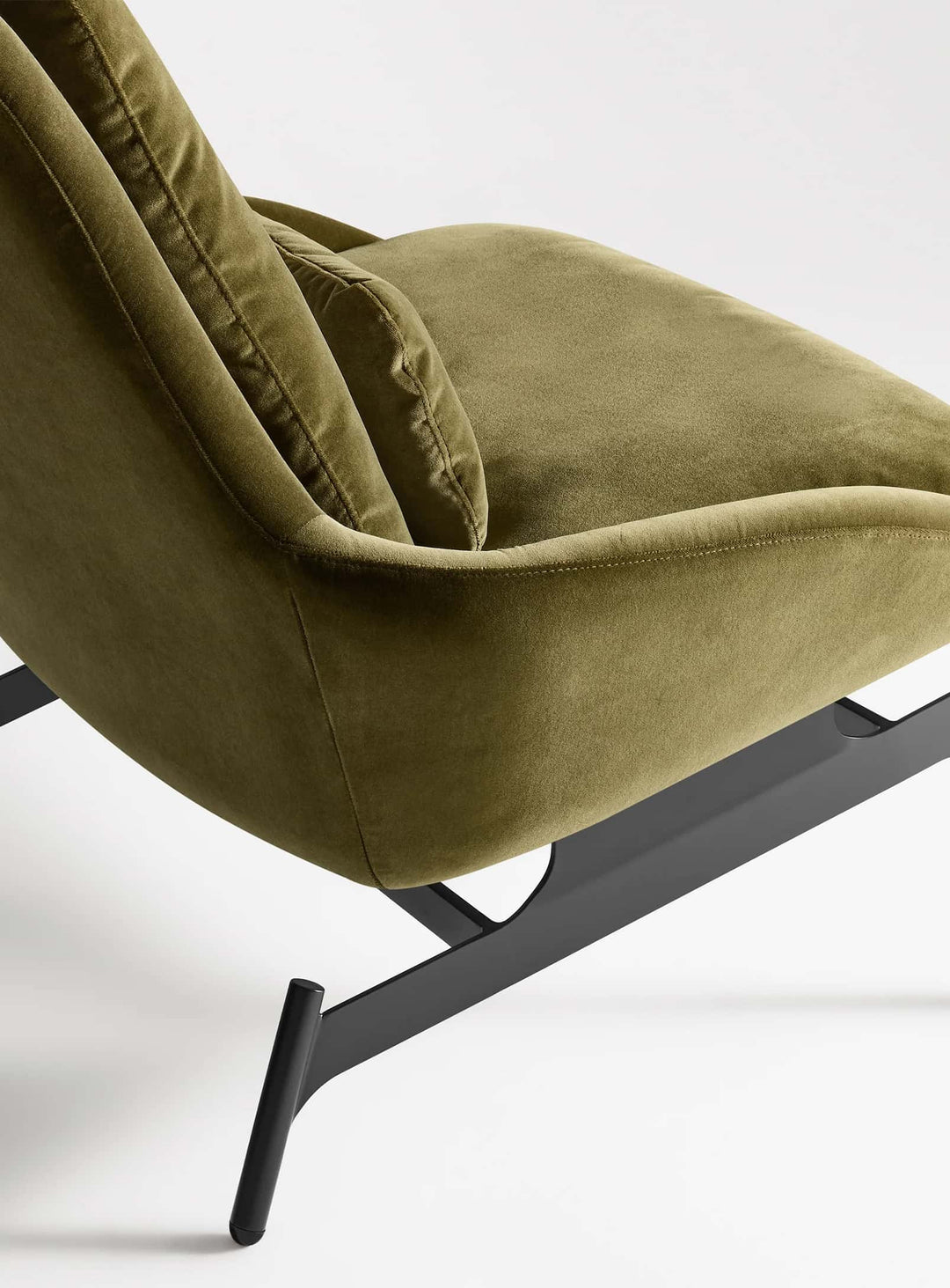 Fauteuil Blu Dot Field : un fauteuil confortable inspiré du design moderne. moss velvet