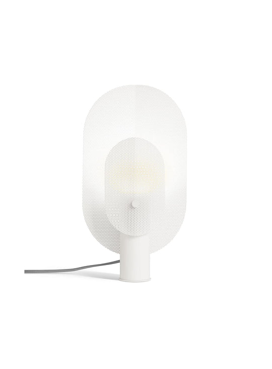 Lampe de table Filter de Blu Dot design graphique en acier perforé. blanc
