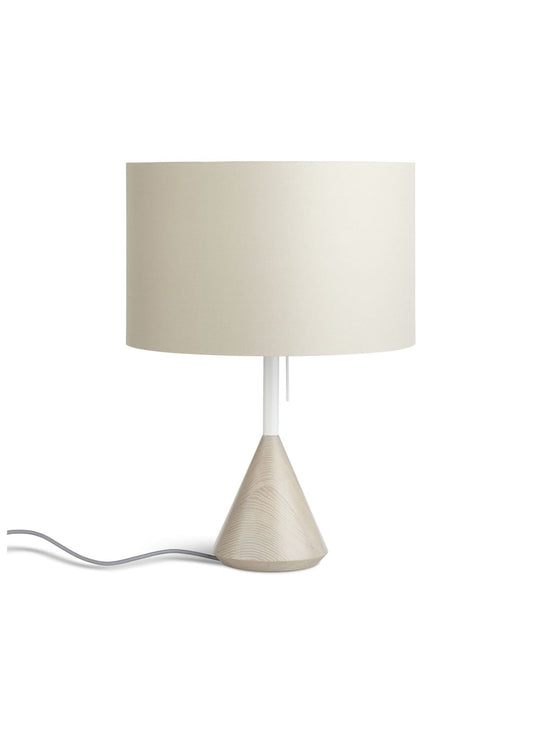 Apportez chaleur et style à vos pièces avec la lampe de table Flask de Blu Dot. Blanc.