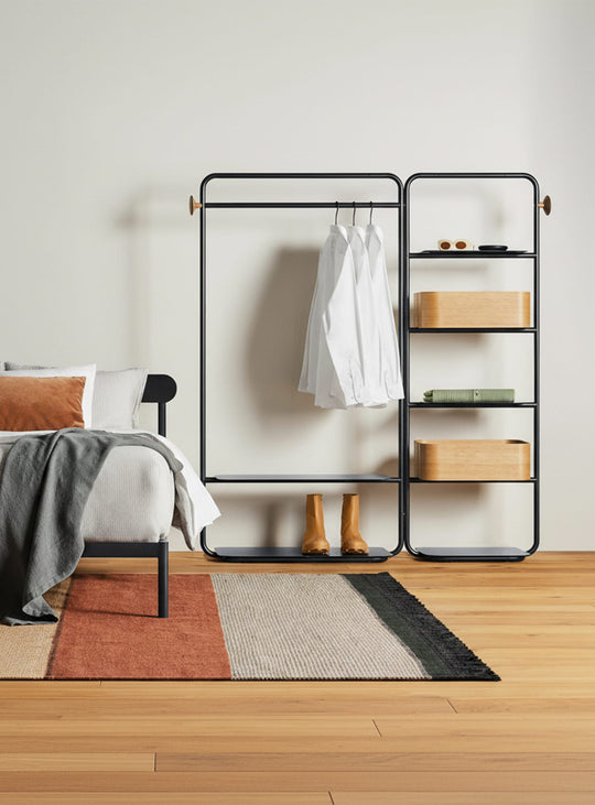 Garden Party : meuble ouvert, fonctionnel et plein d’élégance. noir