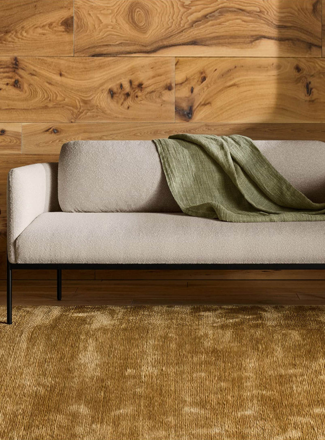 Le sofa Getup de Blu Dot allie lignes fines, confort durable et élégance discrète. Sable.