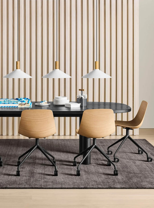Table Good Times Blu Dot : table moderne, idéale pour grand espace ou bureau. frene noir