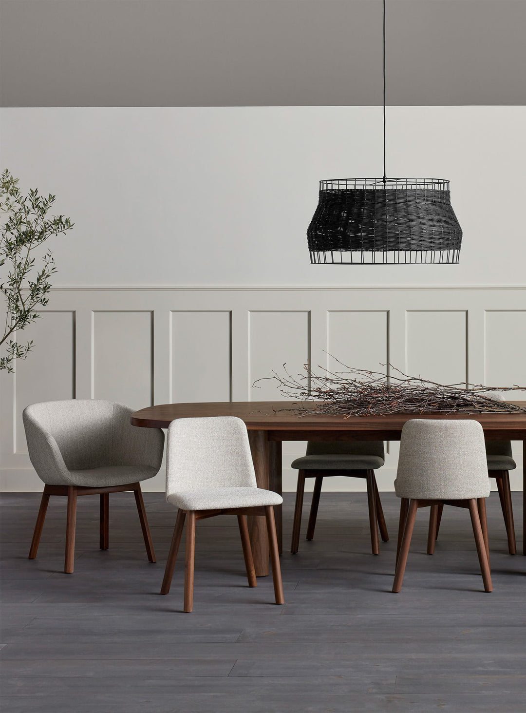 Table Good Times Blu Dot : table contemporaine, style épuré et finition soignée. noyer