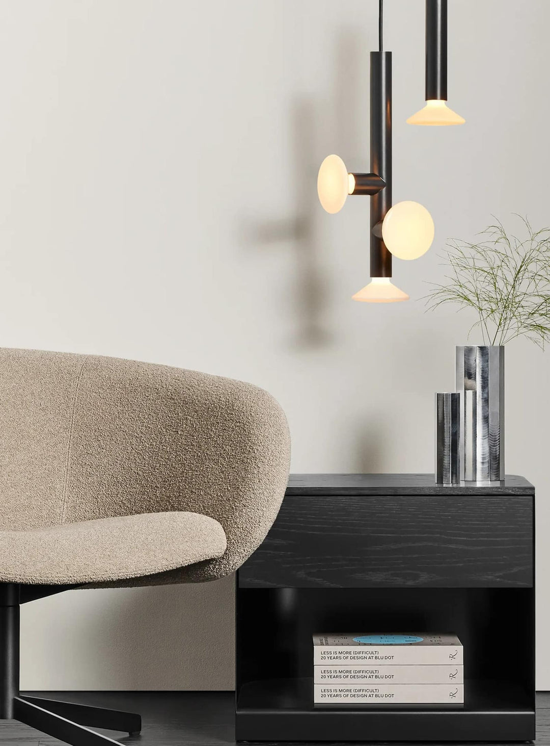 Vase Gussy de Blu Dot : éclat contemporain et proportions parfaites.