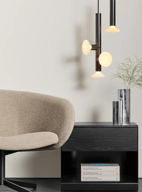 Vase Gussy de Blu Dot : éclat contemporain et proportions parfaites.