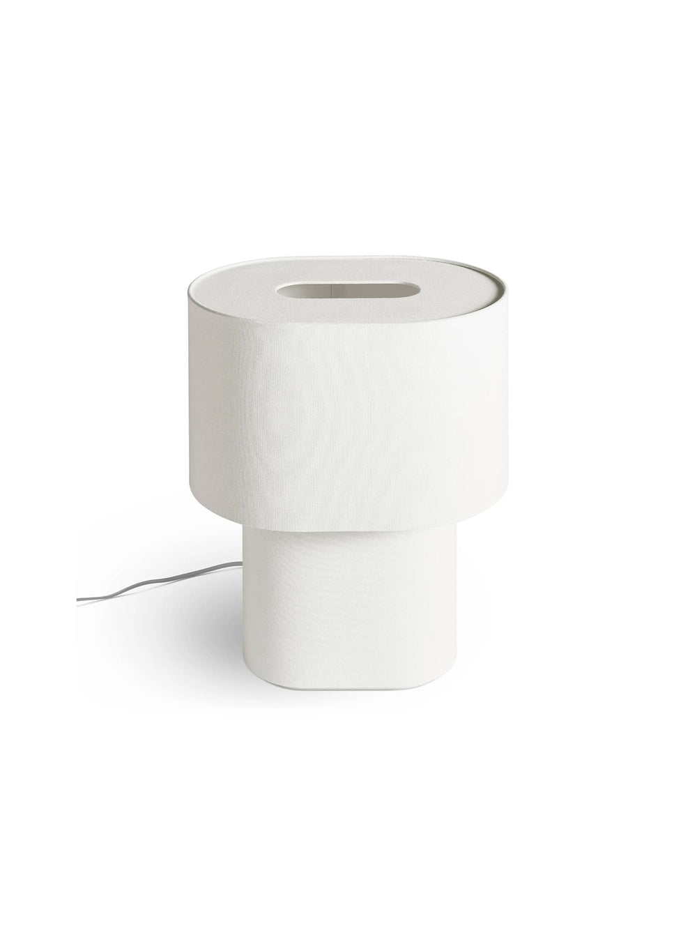 Élégance et chaleur définissent la lampe de table Hilla de Blu Dot. Blanc.