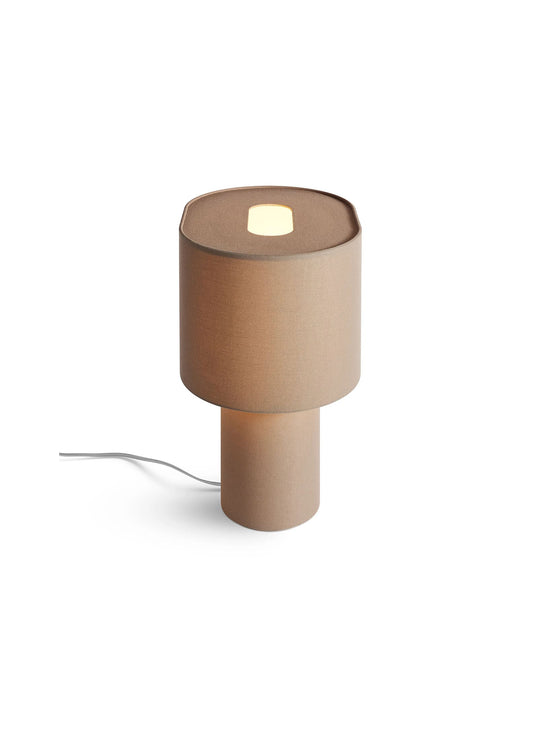 La lampe de table Hilla de Blu Dot : structure en acier stable et durable. Olive.