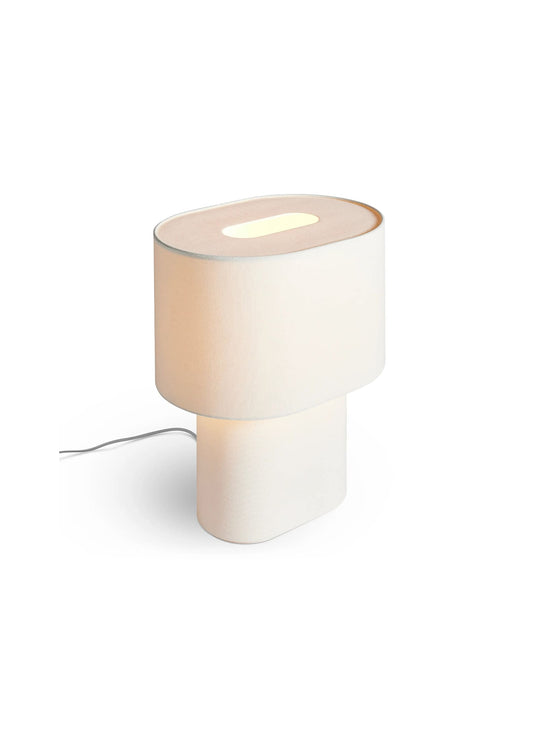 La lampe de table Hilla de Blu Dot : un objet raffiné disponible en 3 coloris. Blanc.