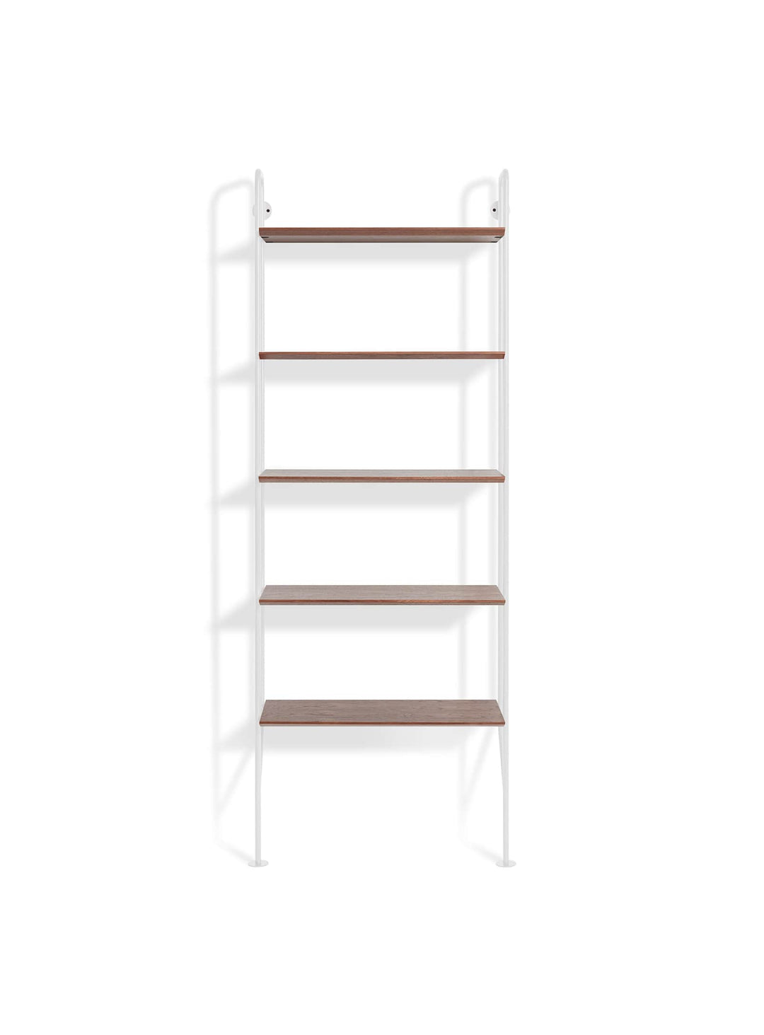 Blu Dot Hitch : bibliothèque murale modulable et contemporaine. Blanc et noyer.