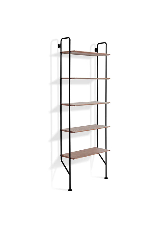 Bibliothèque Hitch de Blu Dot : rangement pratique et esthétique. Noir et noyer.