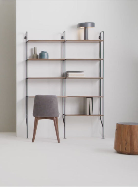 Extension de bibliothèque Hitch Add-on de Blu Dot : design modulable et élégant. Noir et noyer.