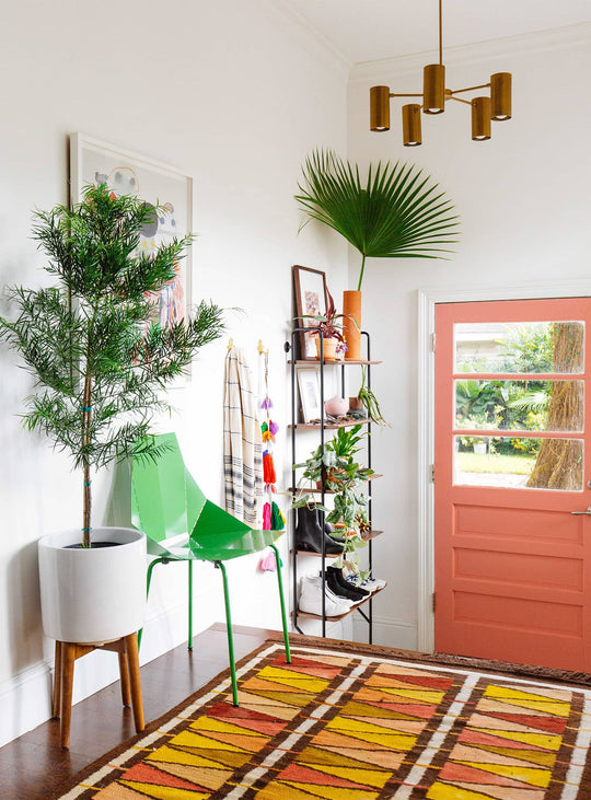 Blu Dot Hitch : bibliothèque robuste et raffinée pour tout décor. Noir et chêne blanc.