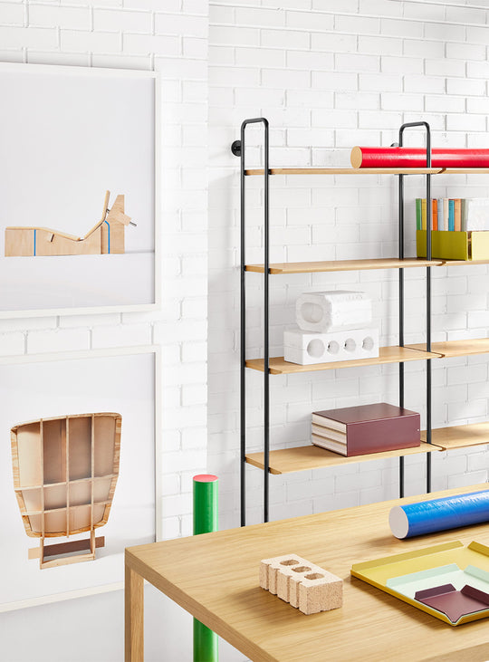 Blu Dot Hitch : bibliothèque modulable pour optimiser l’espace. Noir et chêne blanc.