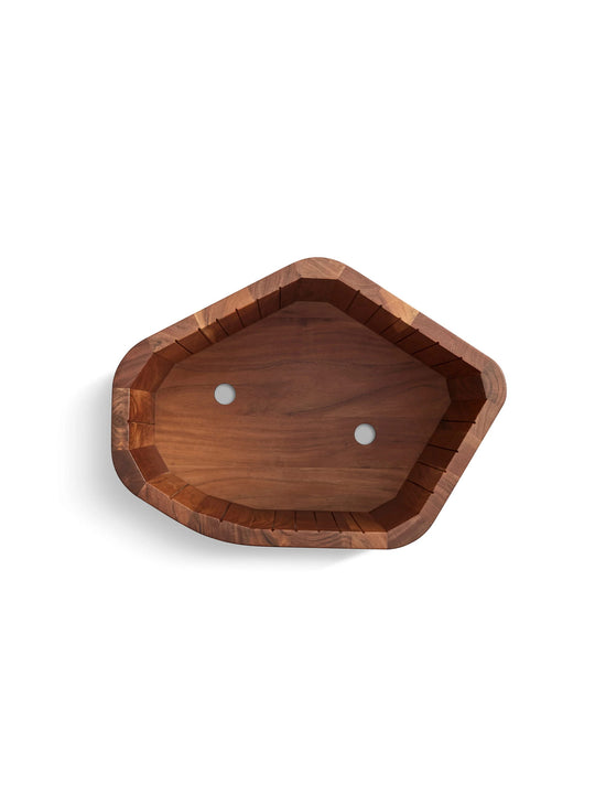 La table d'appoint Hoard de Blu Dot offre un rangement caché sous son plateau en bois massif. acacia