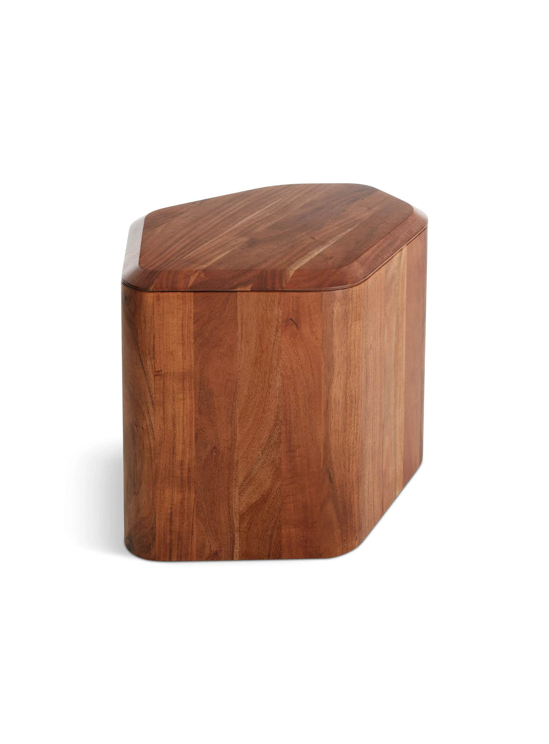 Découvrez la table d'appoint Blu Dot Hoard, un design organique avec rangement secret en bois d'acacia.