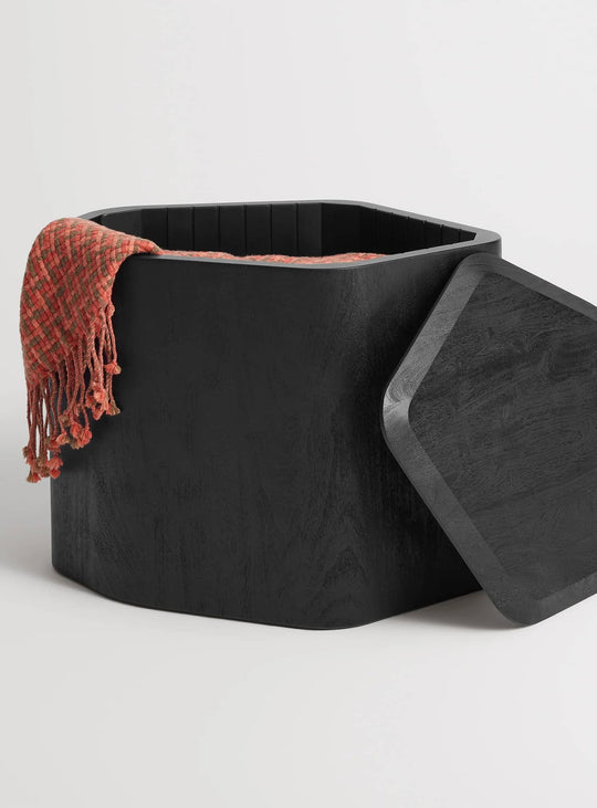 Table d'appoint Blu Dot Hoard : un design sculptural en bois d'acacia avec rangement caché. noir