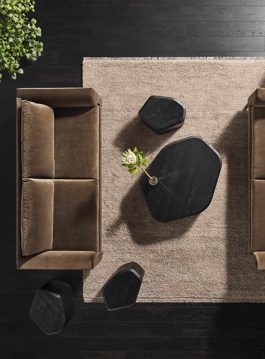 Table d'appoint Hoard de Blu Dot en bois d'acacia avec rangement caché et plateau amovible. noir