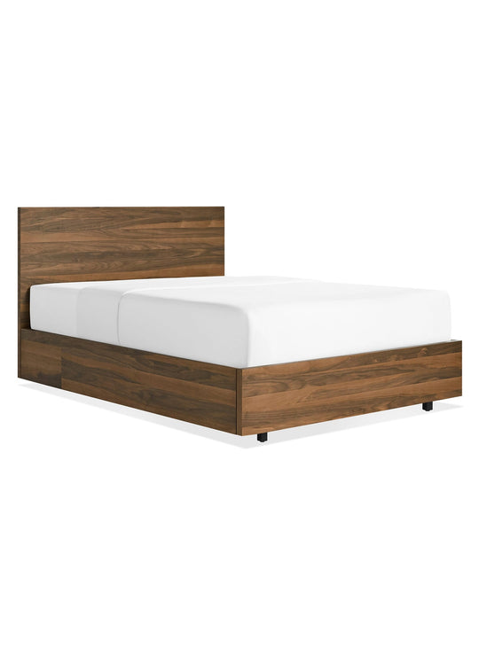 Le lit Homecoming de Blu Dot : élégance en noyer ou chêne avec rangements cachés. Noyer.