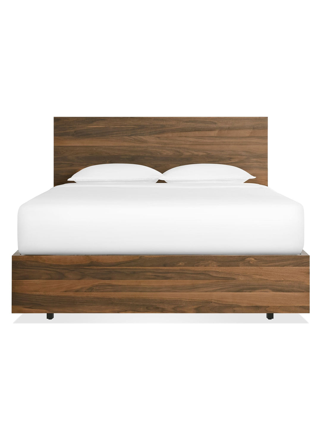 Le lit Homecoming de Blu Dot : disponible en formats Queen et King. Noyer.