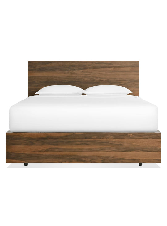 Le lit Homecoming de Blu Dot : disponible en formats Queen et King. Noyer.