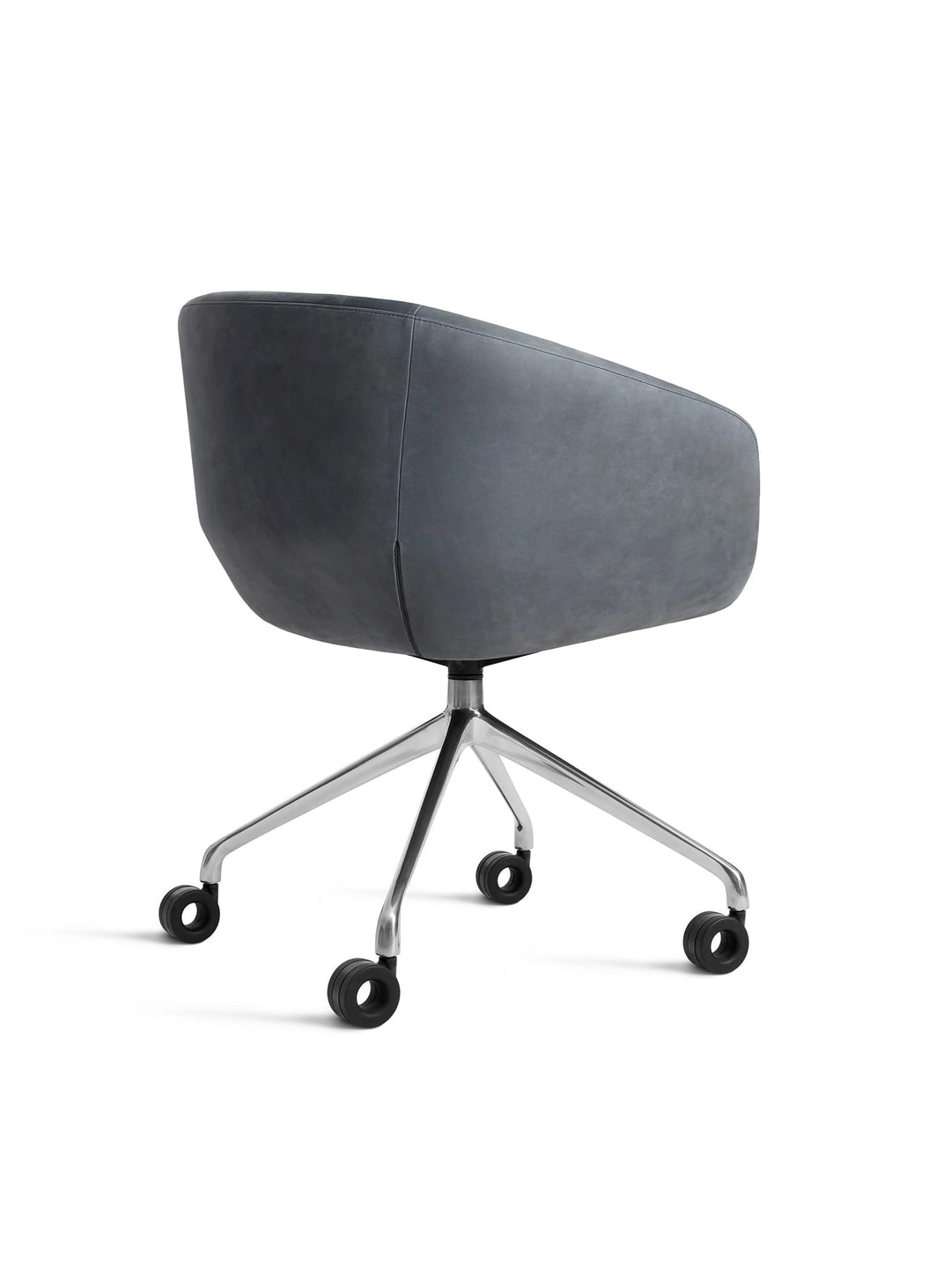 Chaise de bureau Blu Dot Host : un fauteuil de bureau design aux lignes sculpturales. ink leather
