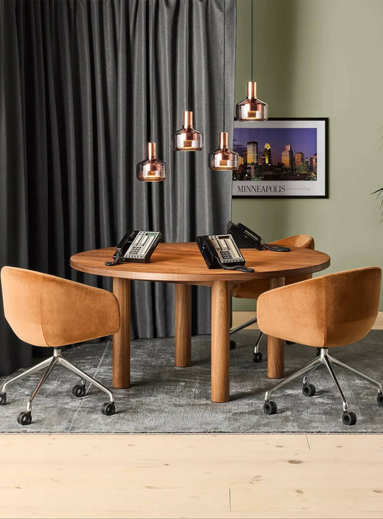 Chaise de bureau Blu Dot Host : une assise confortable pour le bureau ou la maison. copper velvet
