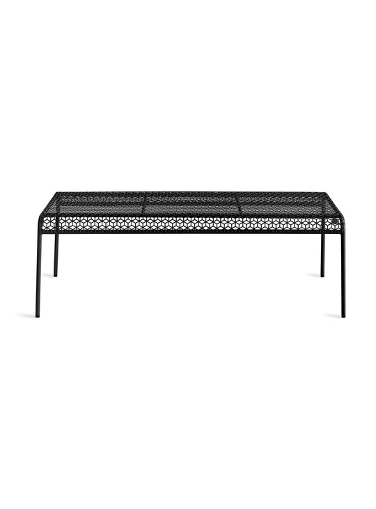 Banc Hot Mesh Blu Dot : banc extérieur, design minimaliste et élégant. noir