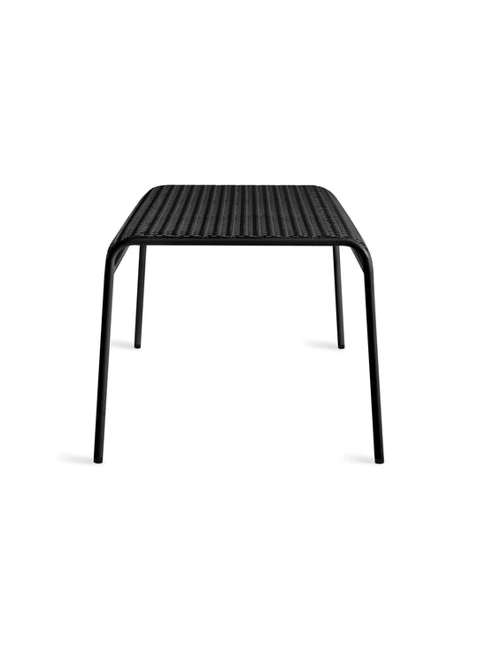 Banc Hot Mesh Blu Dot : banc moderne, structure métal et look épuré. noir