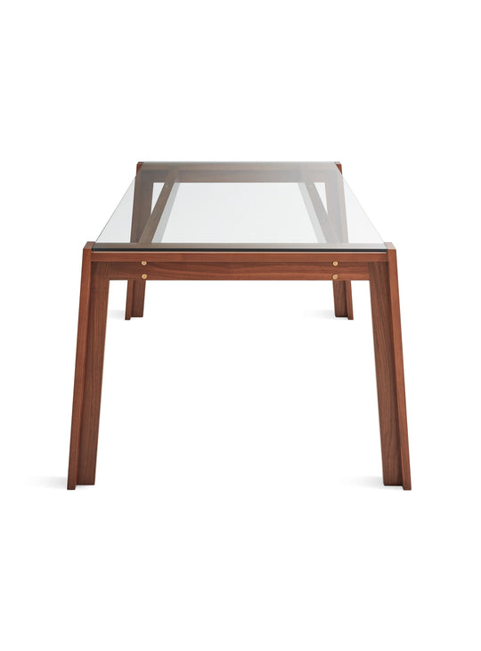 Table à manger Blu Dot Lake : design contemporain avec plateau en verre et base en noyer.